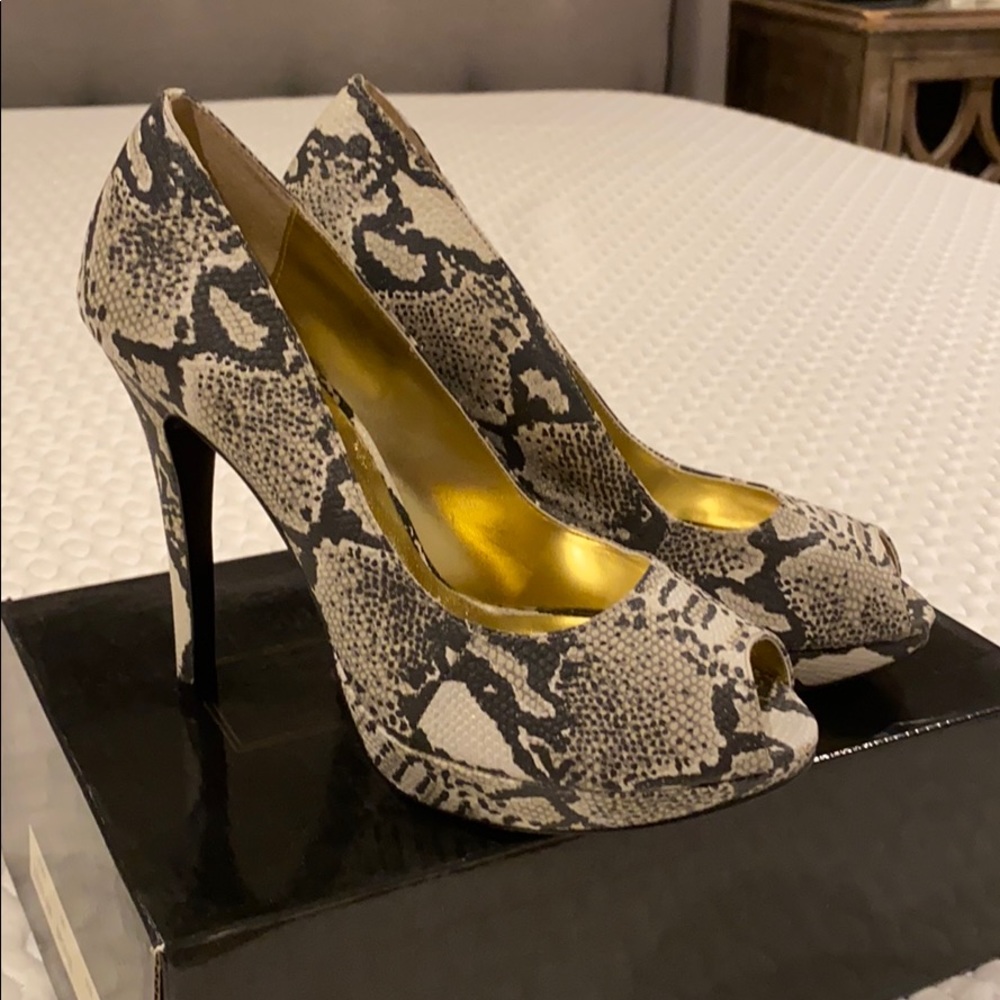 Colin Stuart heels - Picture 3 of 3